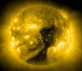 Eruption solaire et trou coronal