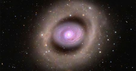 M94, galaxie à double anneau