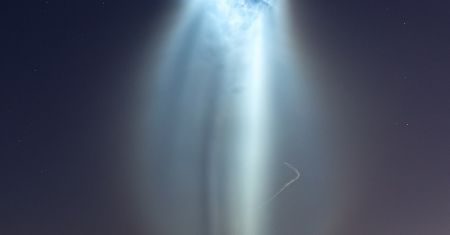 Spectaculaire panache de lanceur spatial