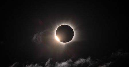 Éclipse totale sur le Groenland