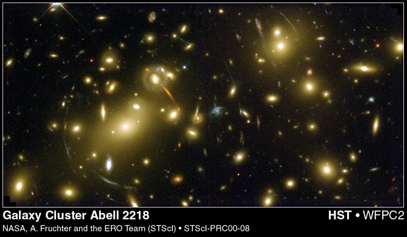 Abell 2218 : une lentille formée par un amas galactique