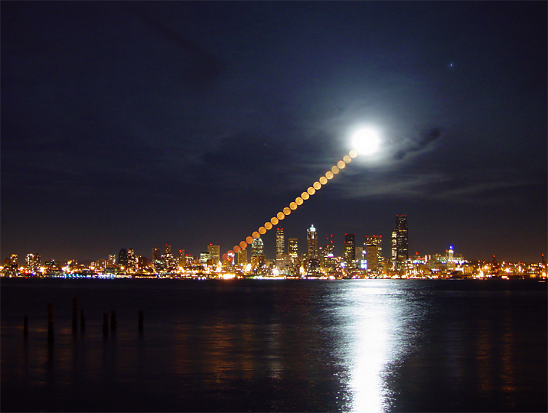 Lever de Lune au-dessus de Seattle