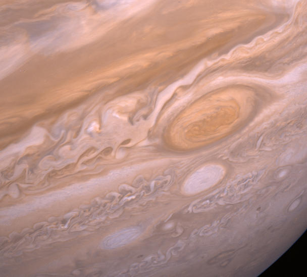 Bataille de systèmes orageux géants sur Jupiter 