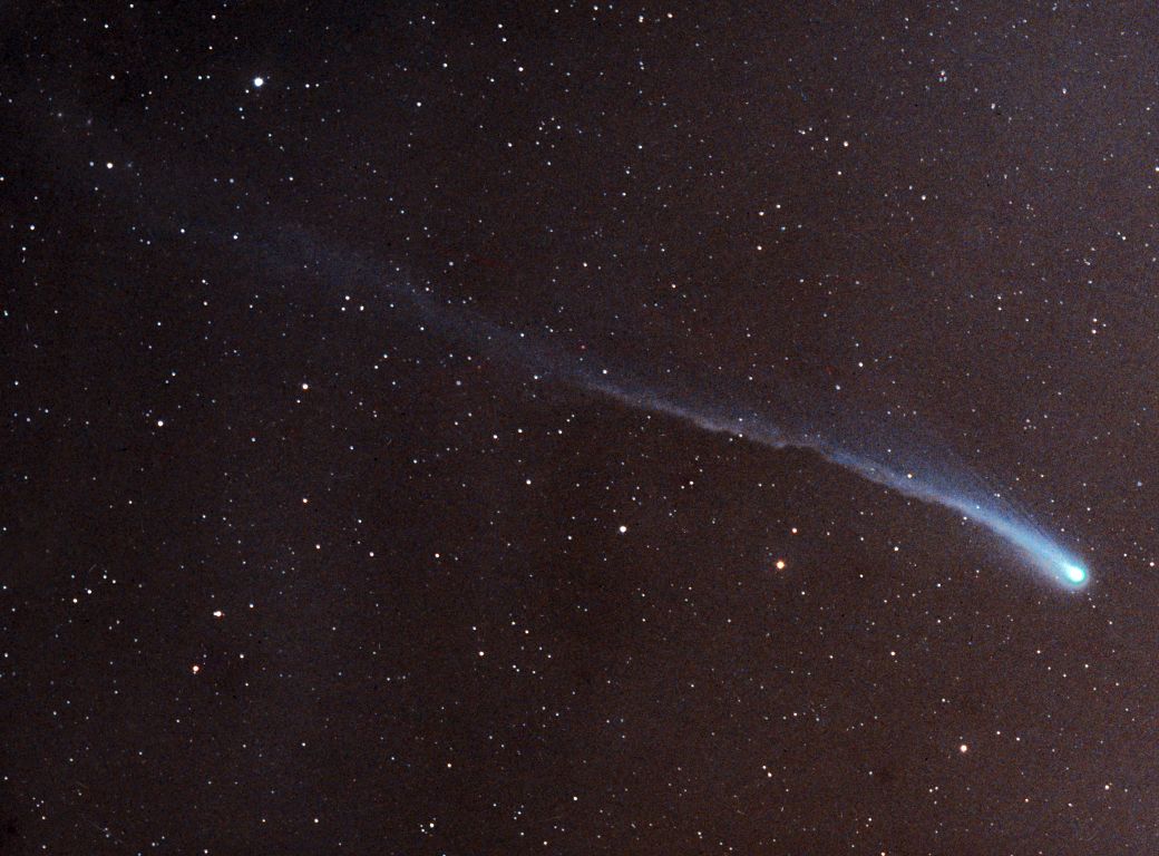 L\'éclat de la comète Ikeya-Zhang s\'accroît