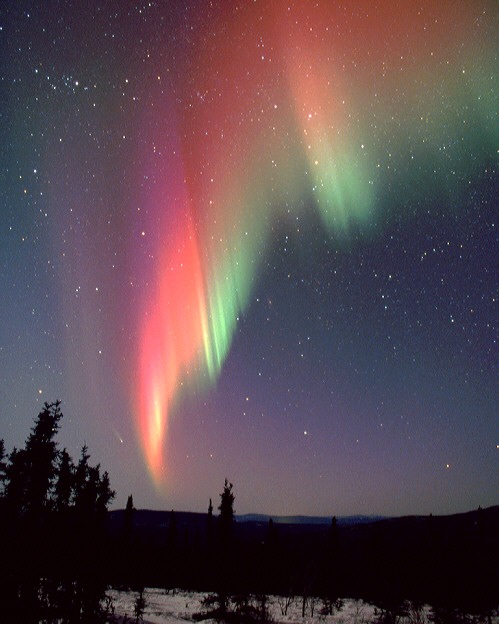 Une comète et une aurore au-dessus de l\'Alaska 