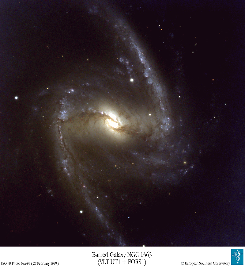 NGC 1365 : Une galaxie spirale barrée proche