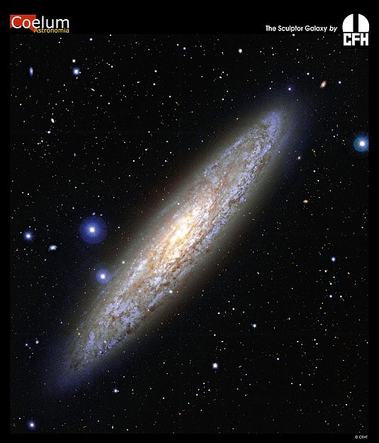 La galaxie spirale NGC 253 presque de profil