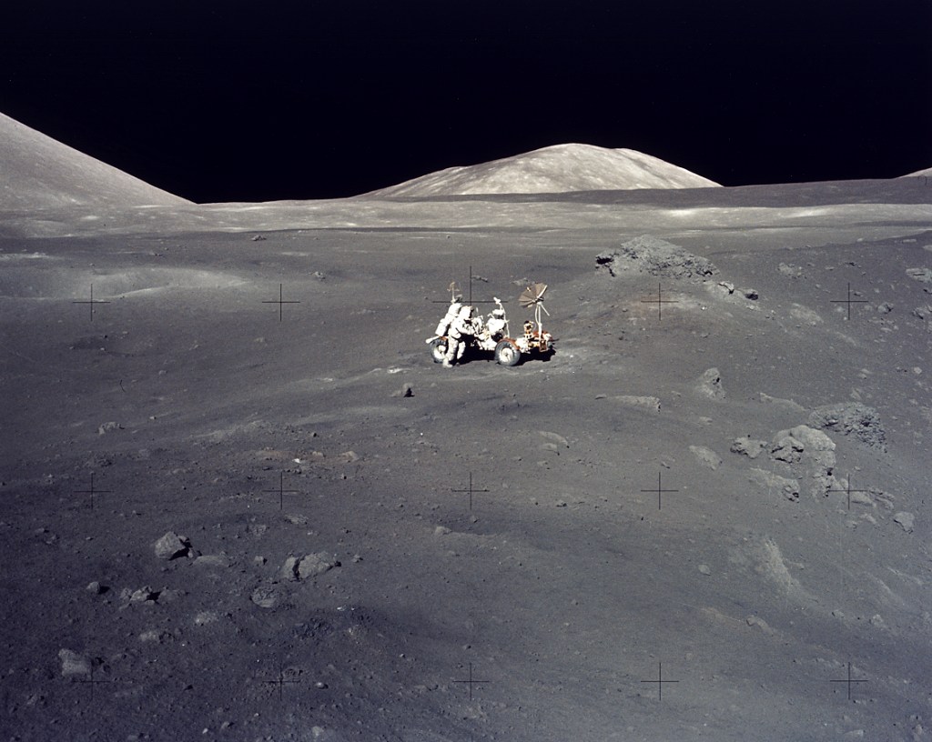 Apollo 17 : un paysage lunaire d\'une somptueuse désolation