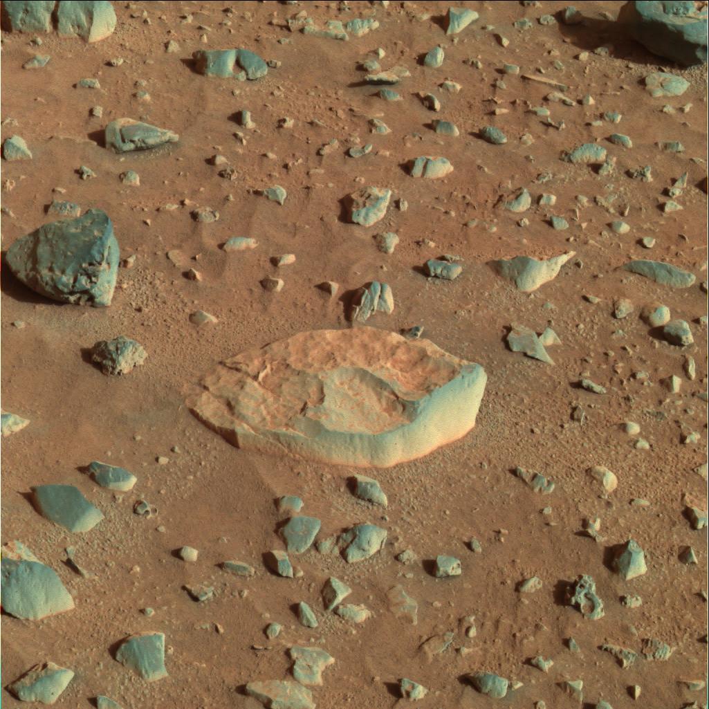 Le Bateau Blanc de pierre sur Mars 