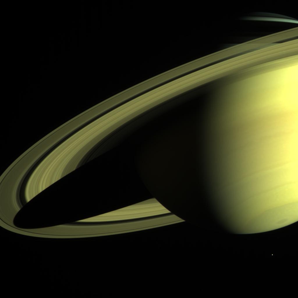 A 24 millions de kilomètres de Saturne