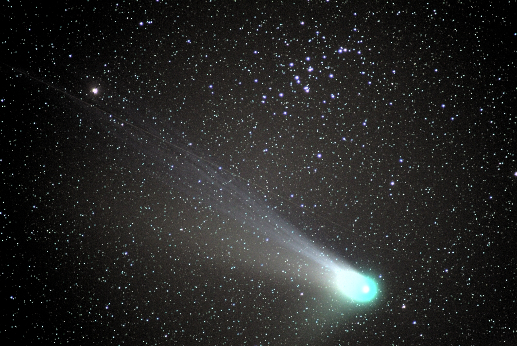 La comète NEAT et l\'amas de la Ruche