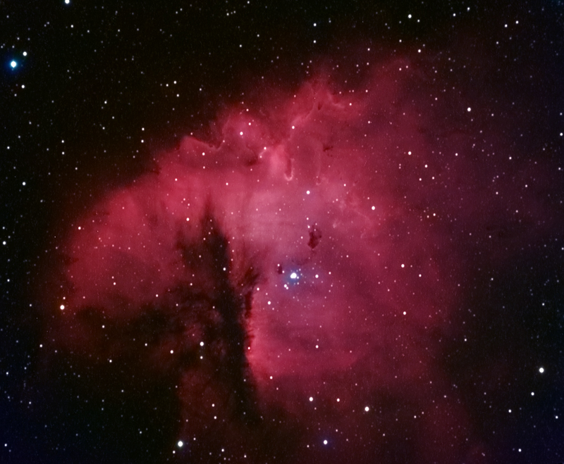 NGC 281 : amas, nuages et globules