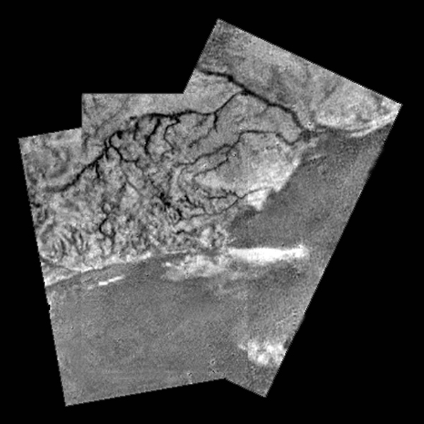 Des lits de rivière et des lits de lacs découverts sur Titan