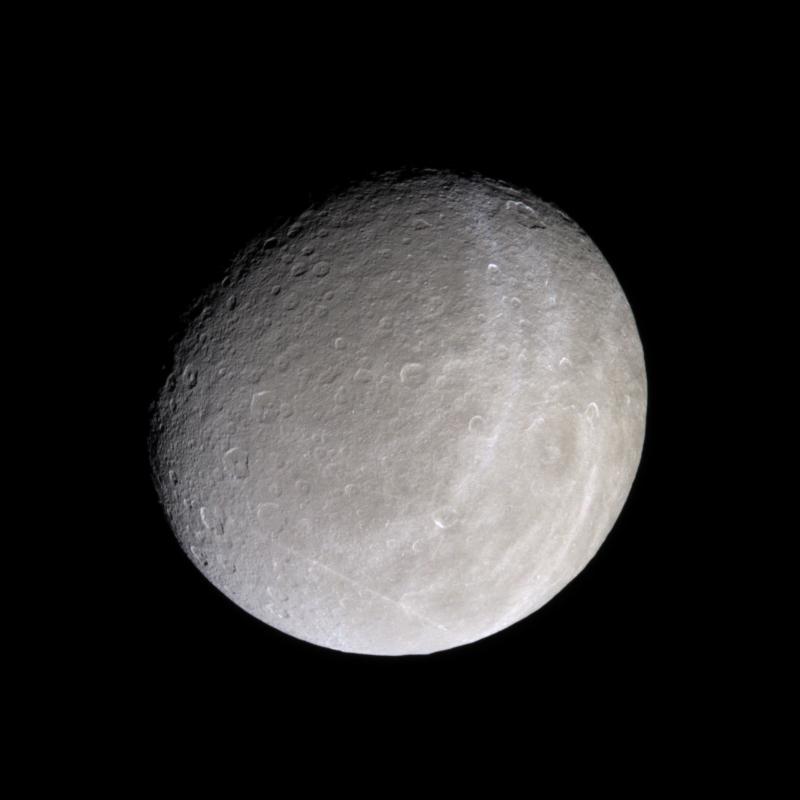 Rhéa, la lune de Saturne par Cassini