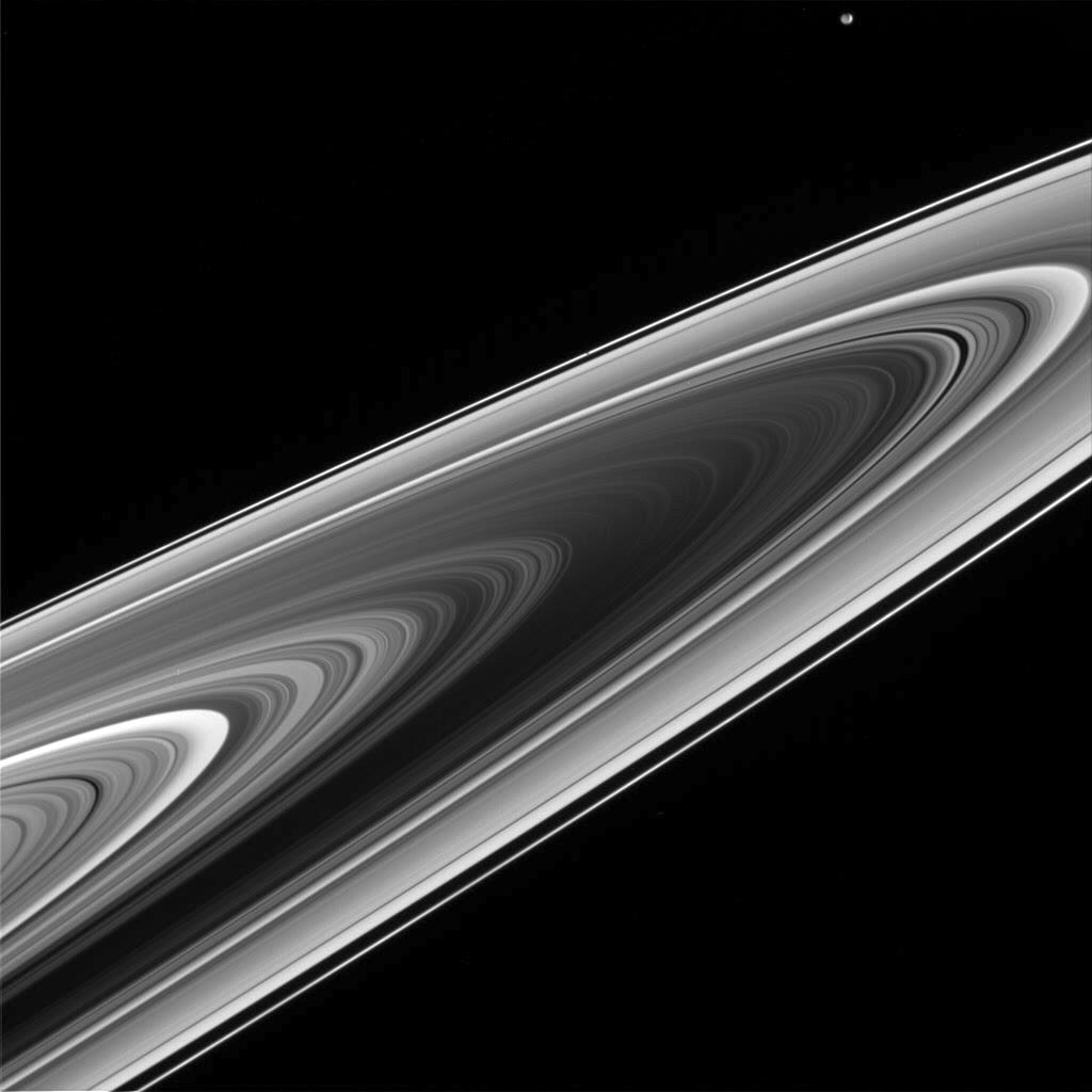 Les anneaux de Saturne vus de l\'autre côté