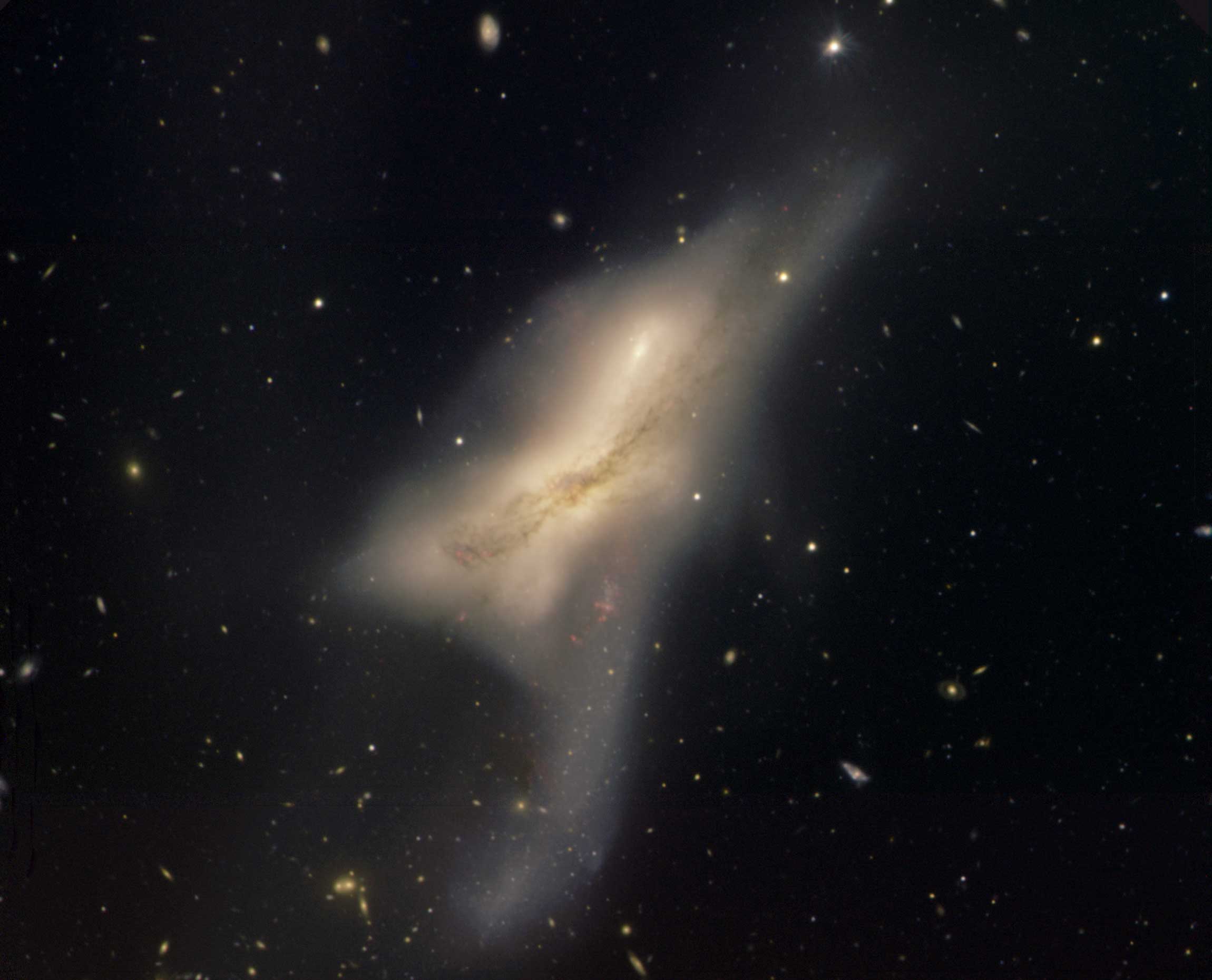 Les galaxies en collision de NGC 520