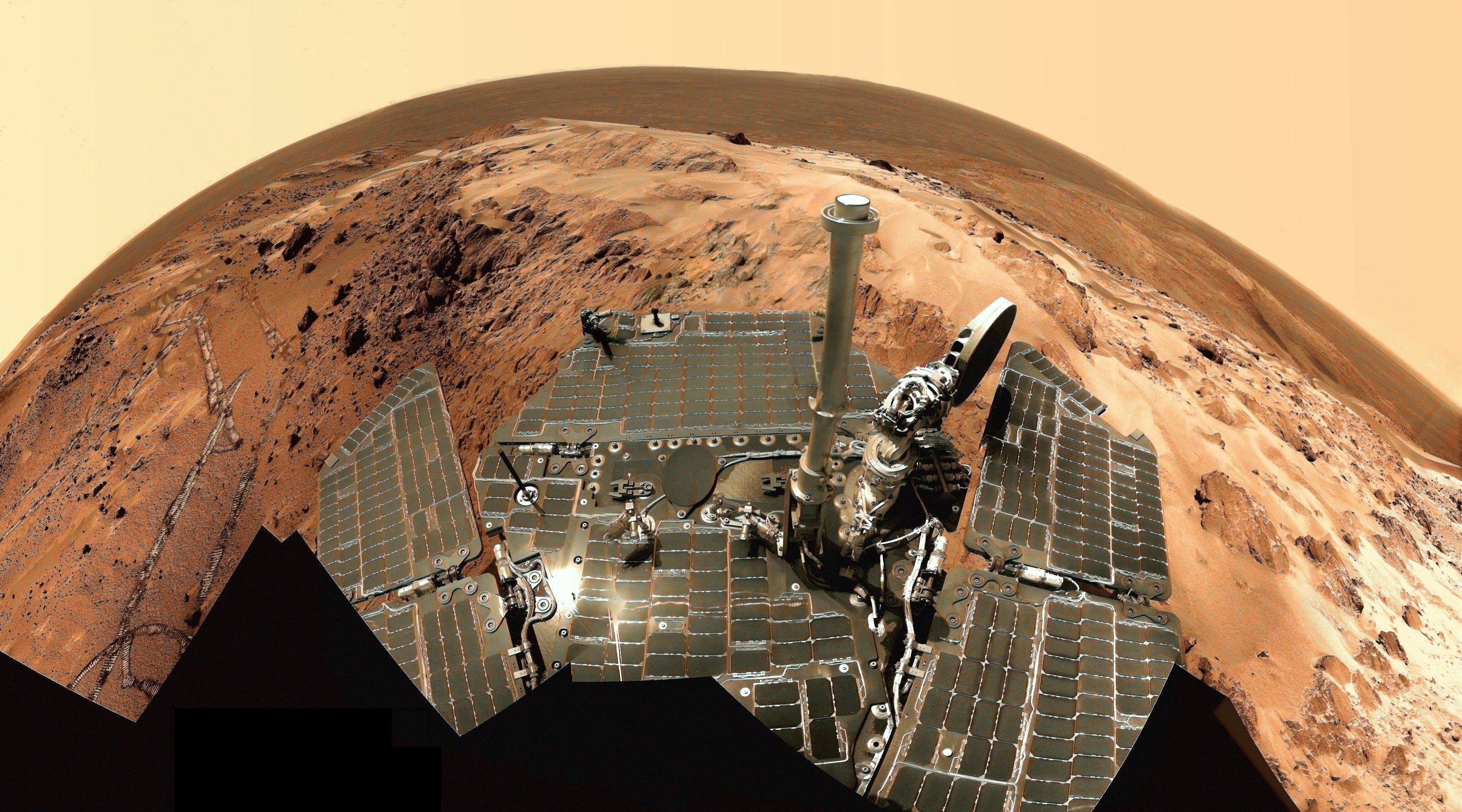 Panorama depuis le sommet du cratère Gusev sur Mars