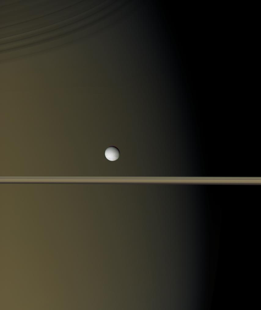 Encelade près de Saturne
