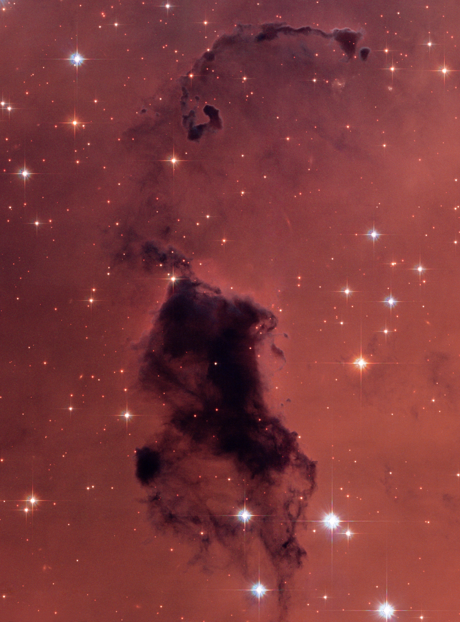Un nuage de poussière dans NGC 281
