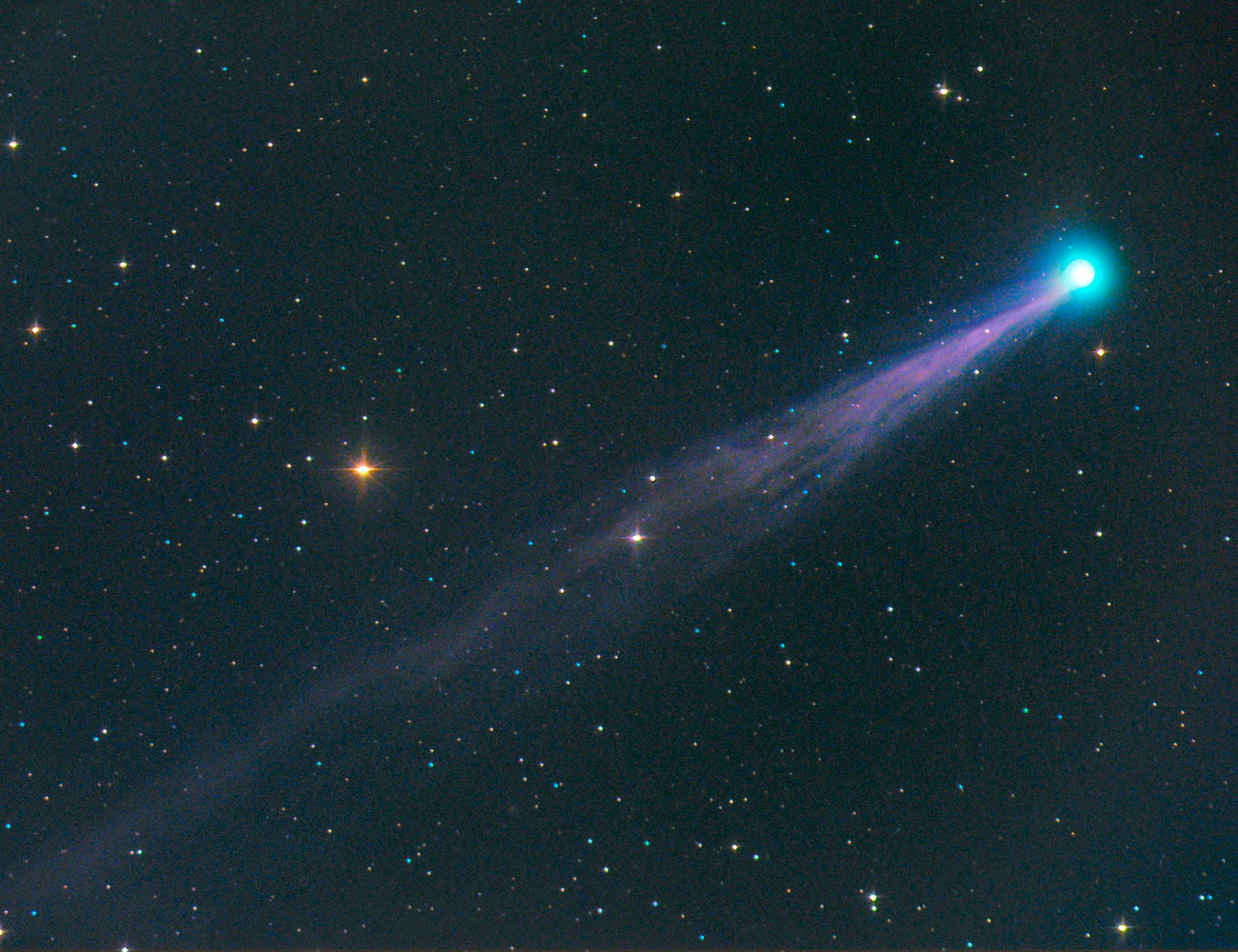 La comète Swan de plus en plus brillante