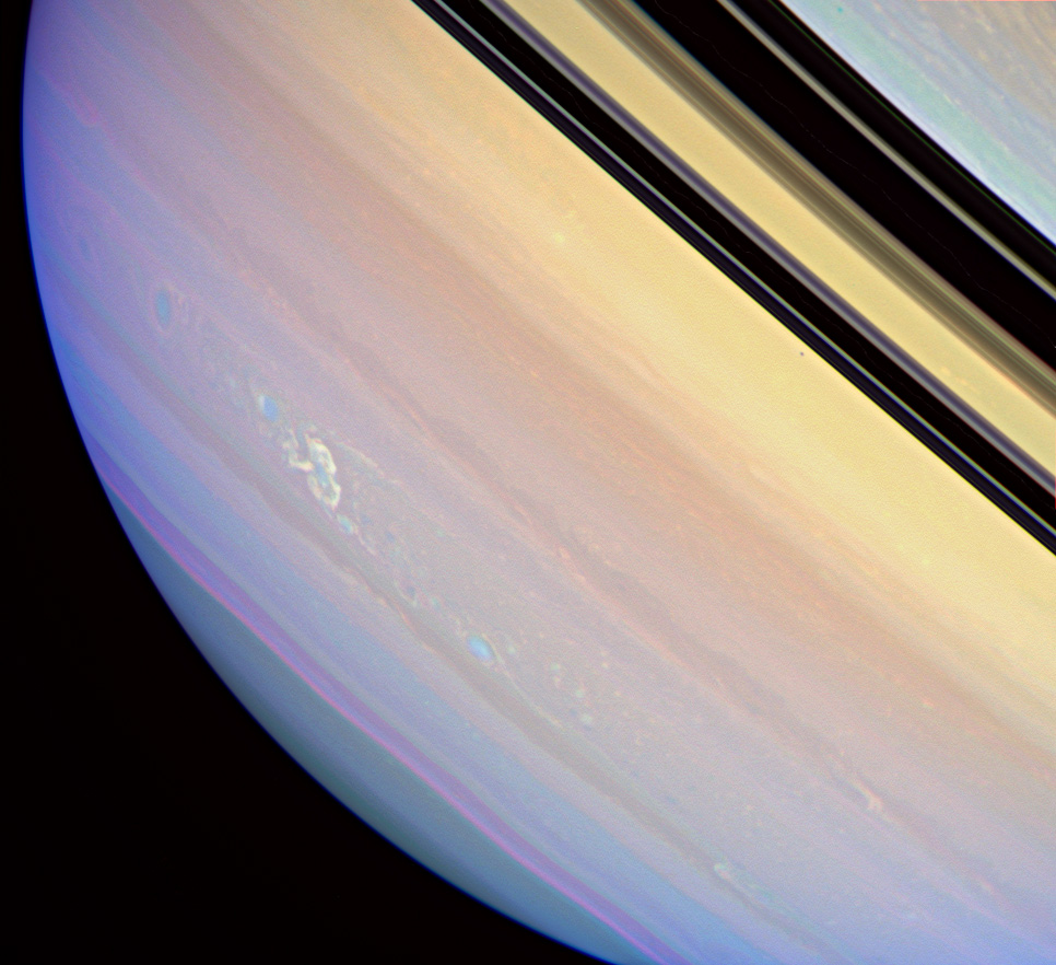 Système dépressionnaire orageux persistant sur Saturne