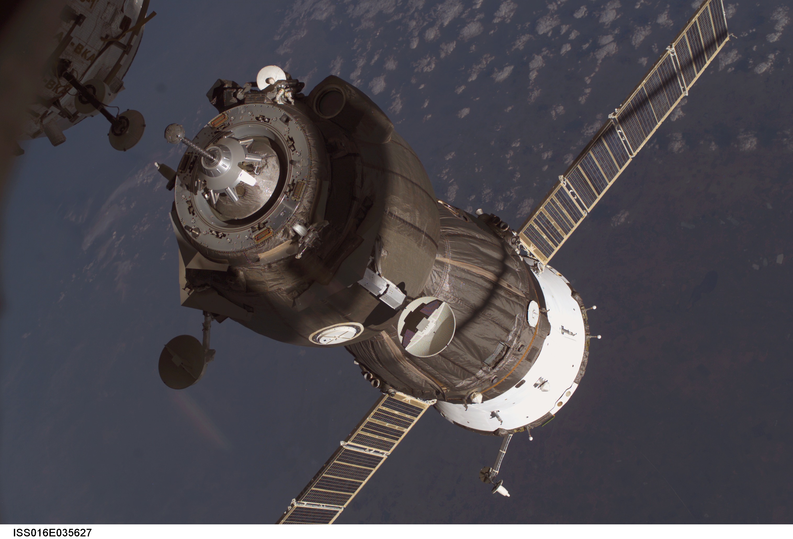 Un vaisseau de ravitaillement s’amarre à la Station Spatiale Internationale