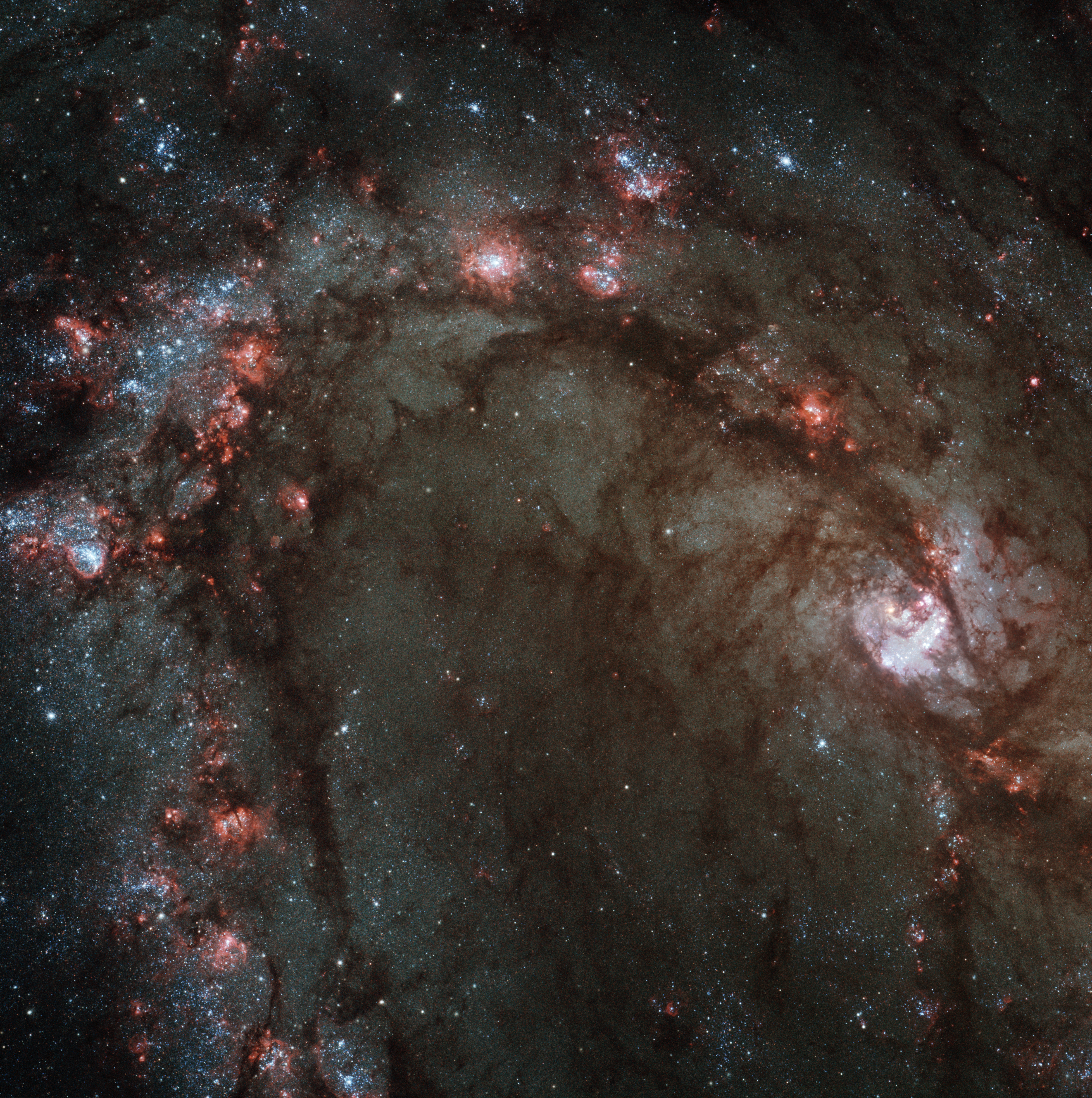 Le centre de M83 vu par un Hubble rajeuni