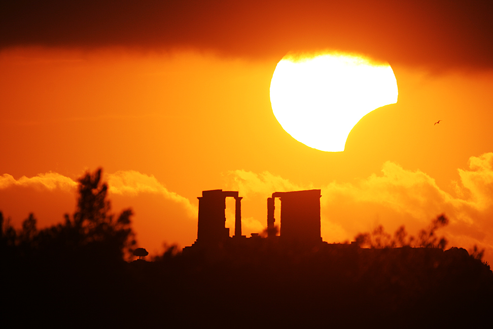 Eclipse partielle sur le temple de Poséidon