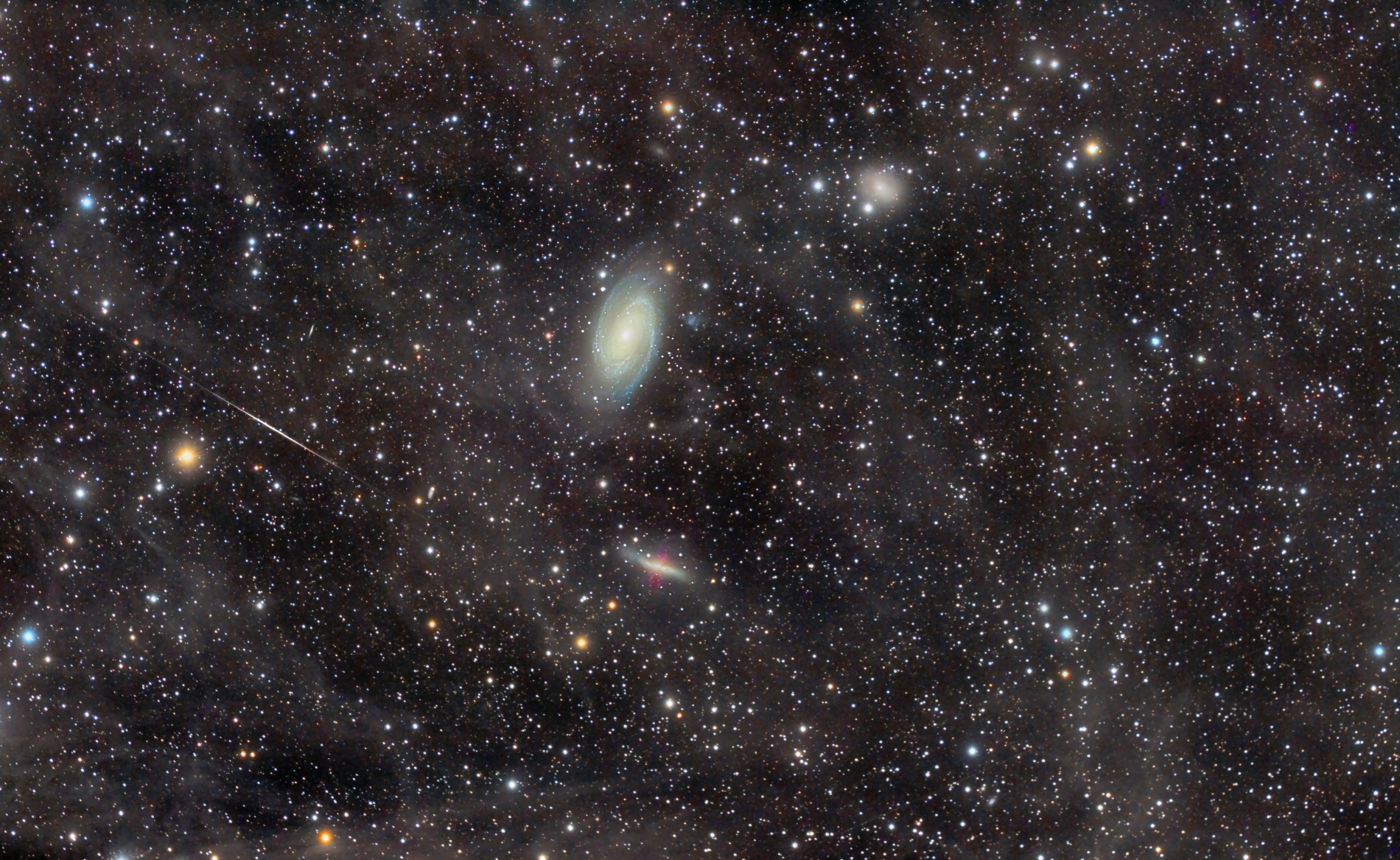 Le groupe galactique de M81 au travers de la nébuleuse de flux intégré