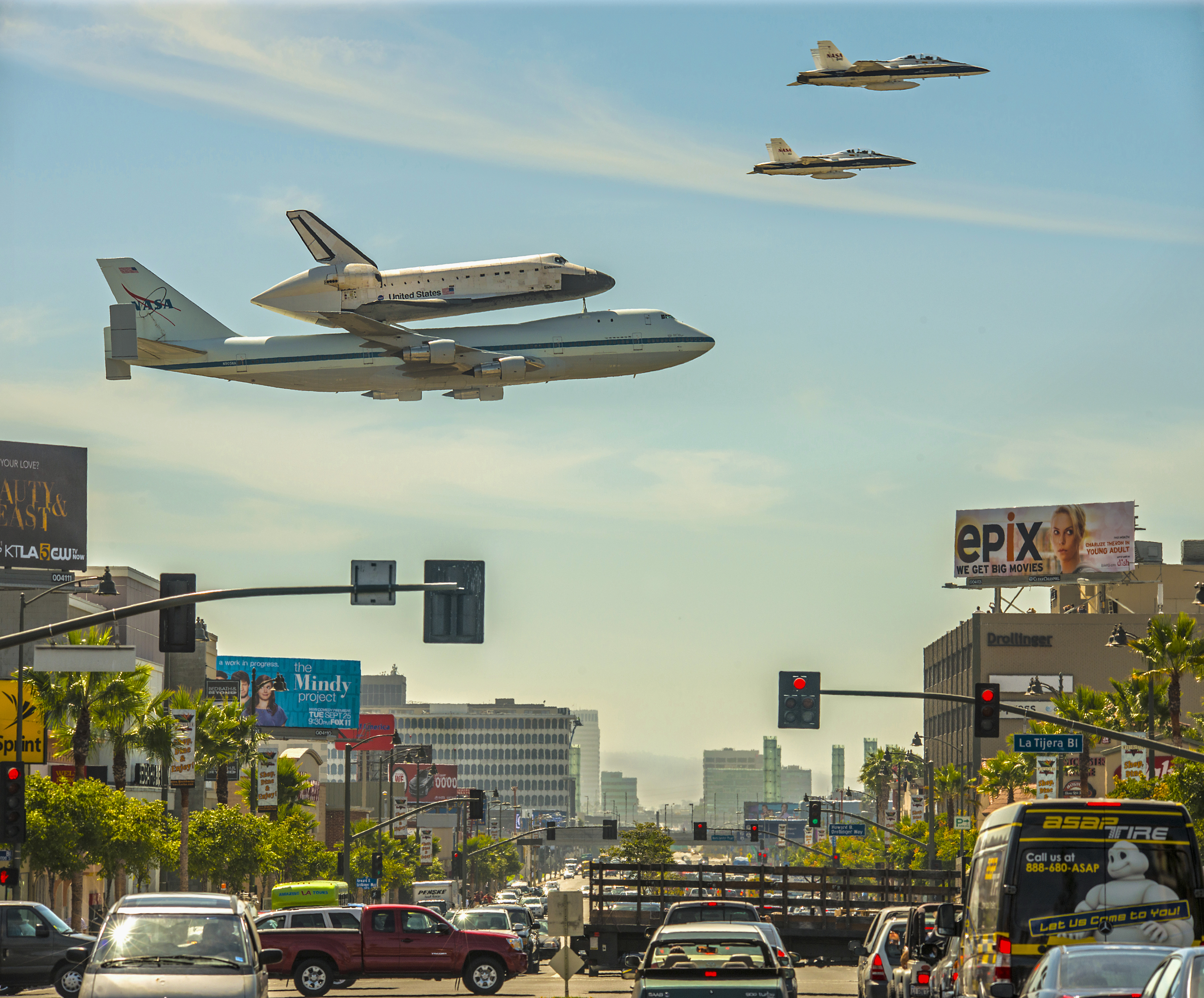 Une navette spatiale sur Los Angeles