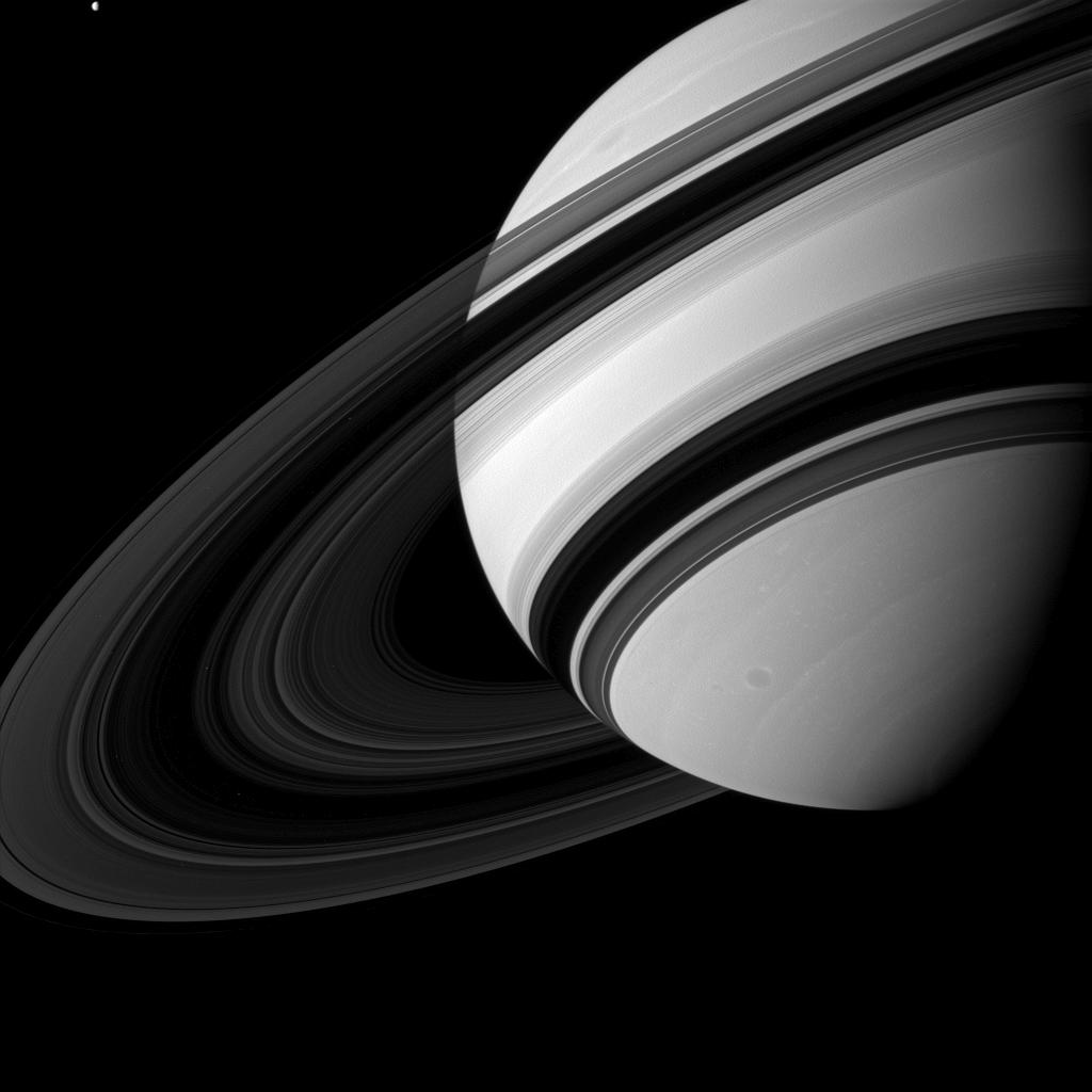 Le côté sombre des anneaux de Saturne