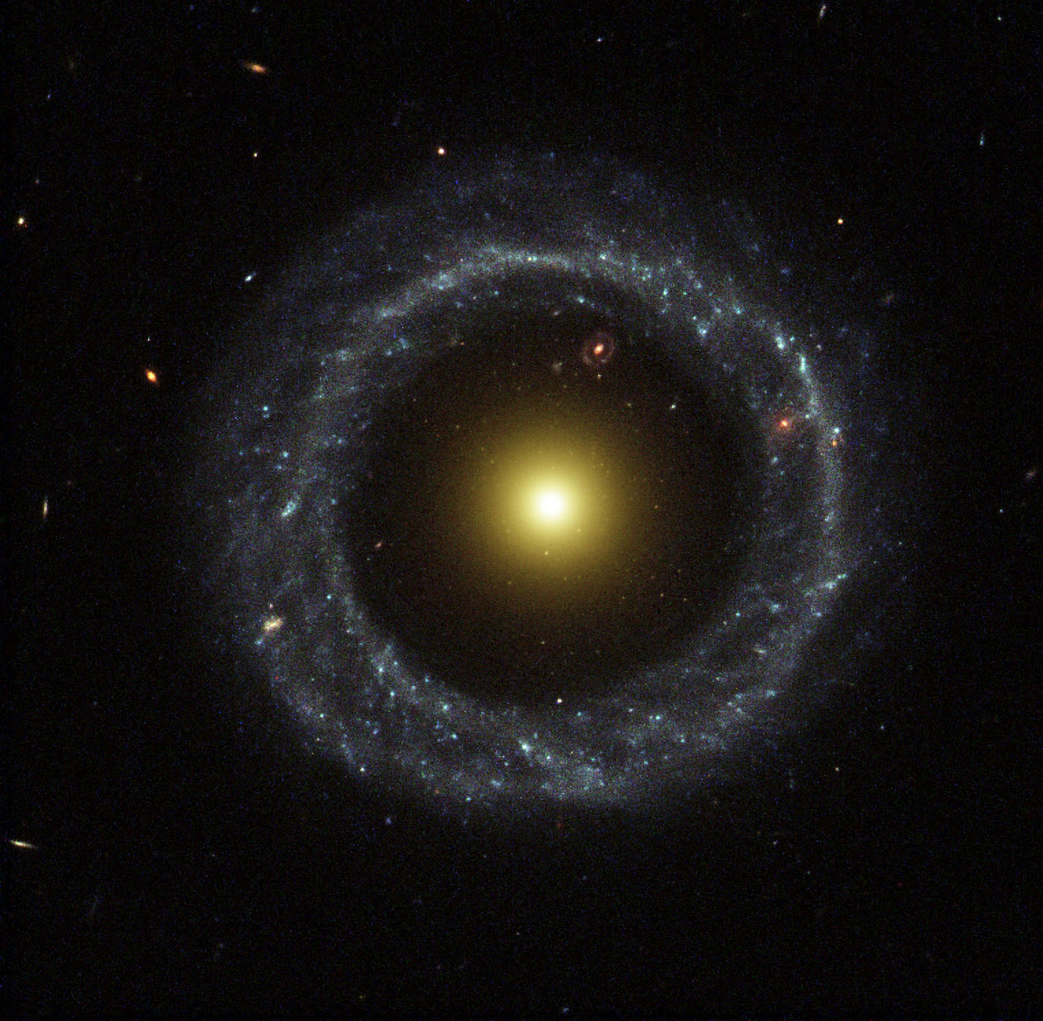 Objet de Hoag : une étrange galaxie anneau