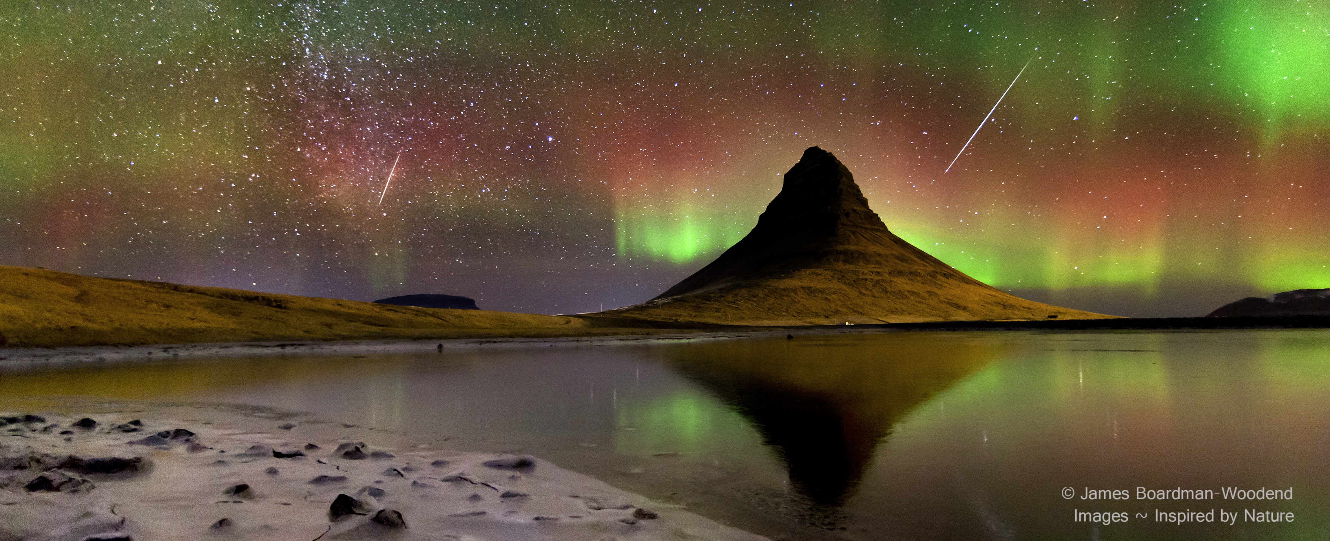 Nuit des étoiles filantes sur l\'Islande