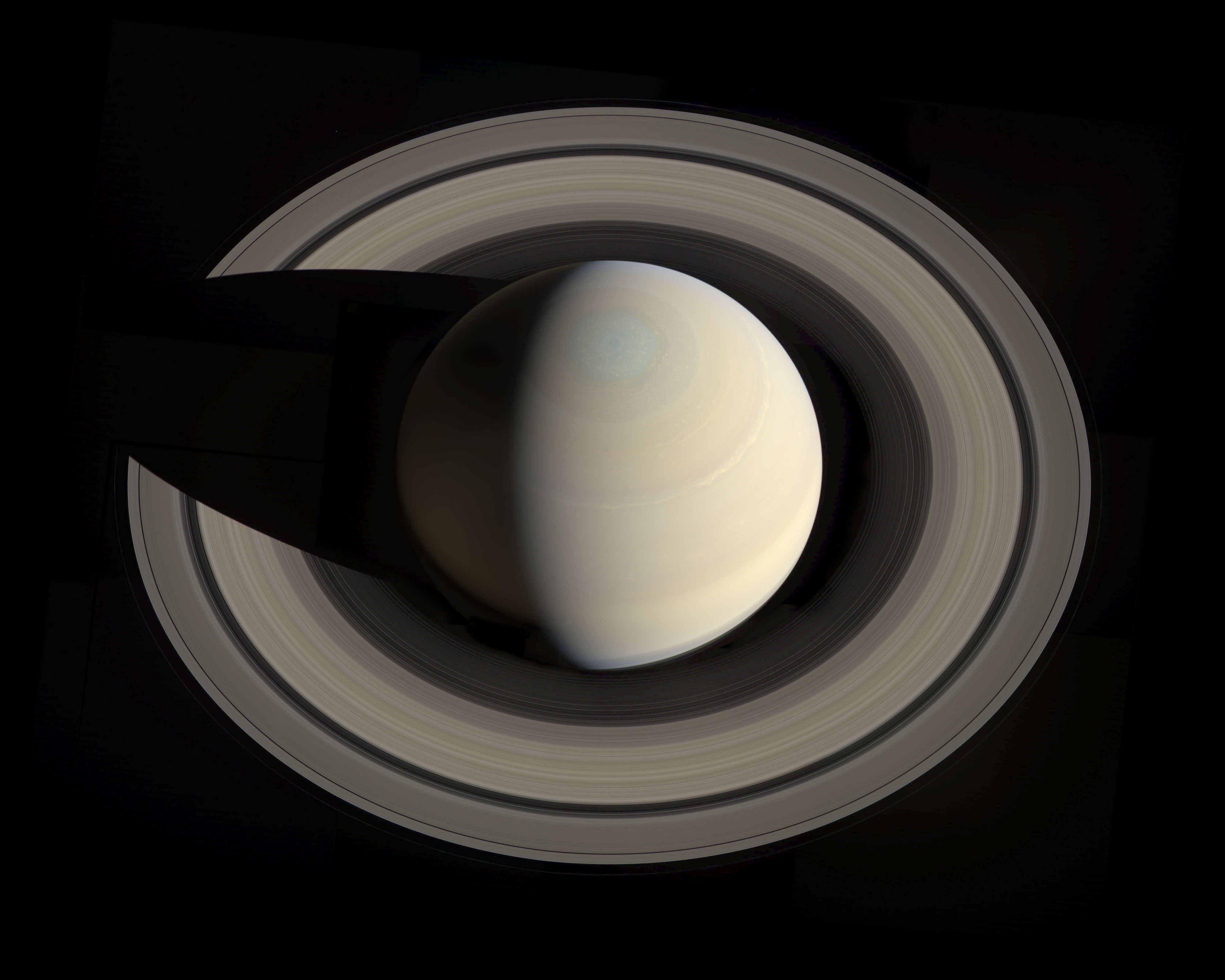 Saturne vue d\'en haut