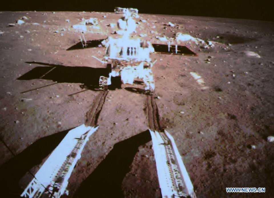 Premiers tours de roue sur la Lune pour Yutu
