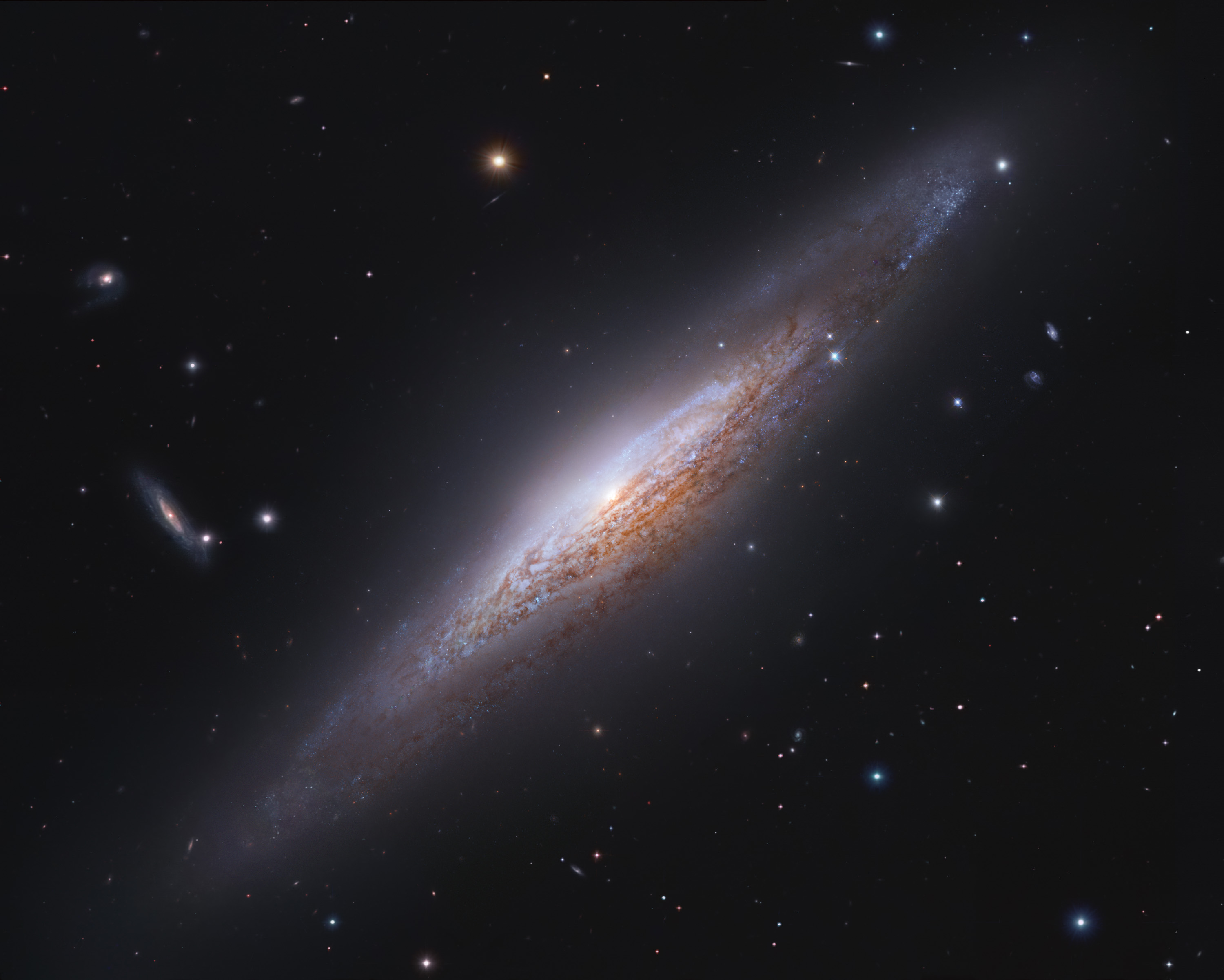 NGC 2683, spirale sur la tranche