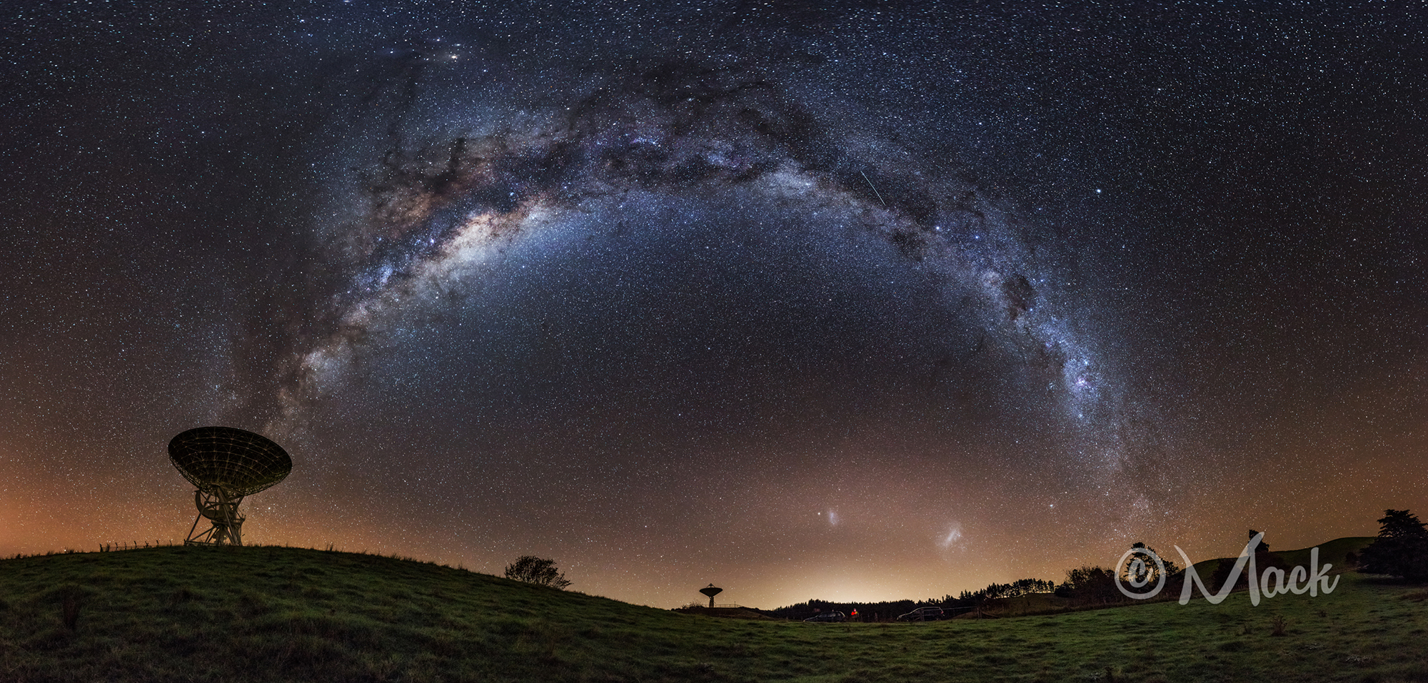 Trois galaxies sur la Nouvelle-Zélande