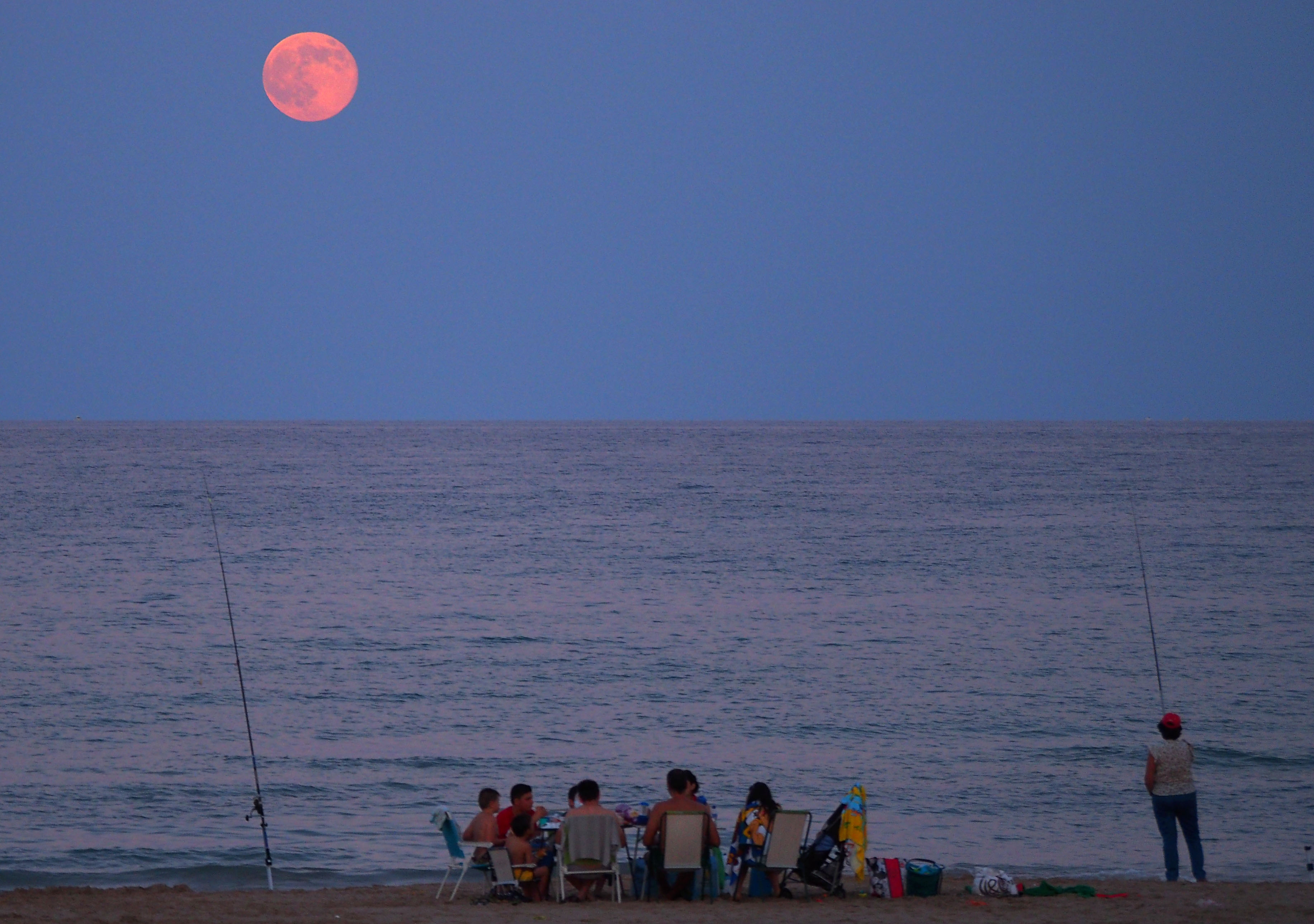 Lever de Lune sur une plage d\'Espagne