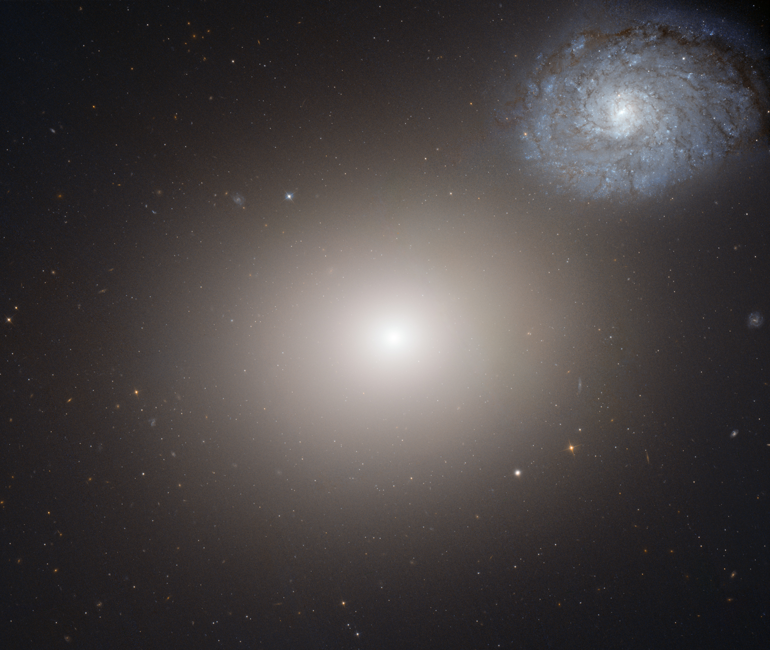 Elliptique M60, Spirale NGC 4647