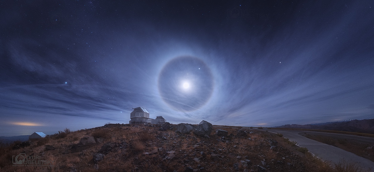 Cercle autour de la Lune sur l\'Atacama