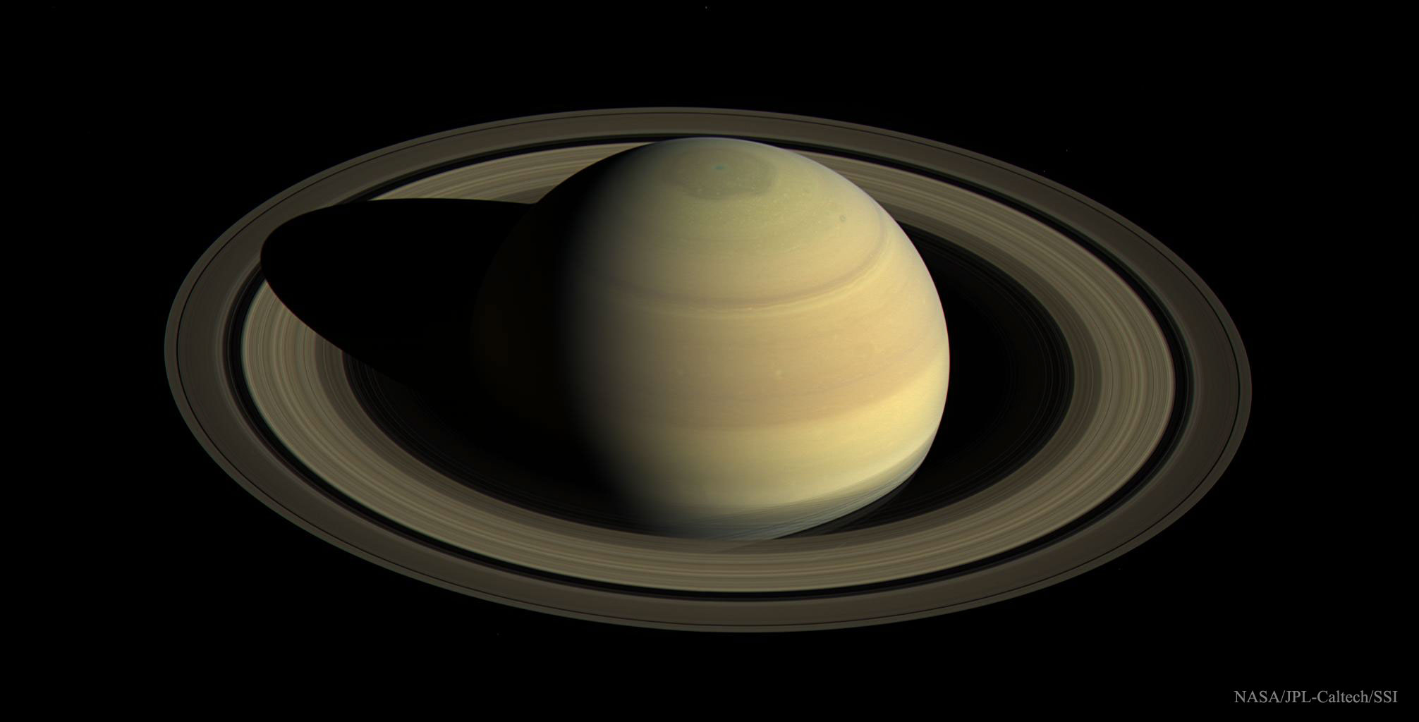 En surplomb de Saturne