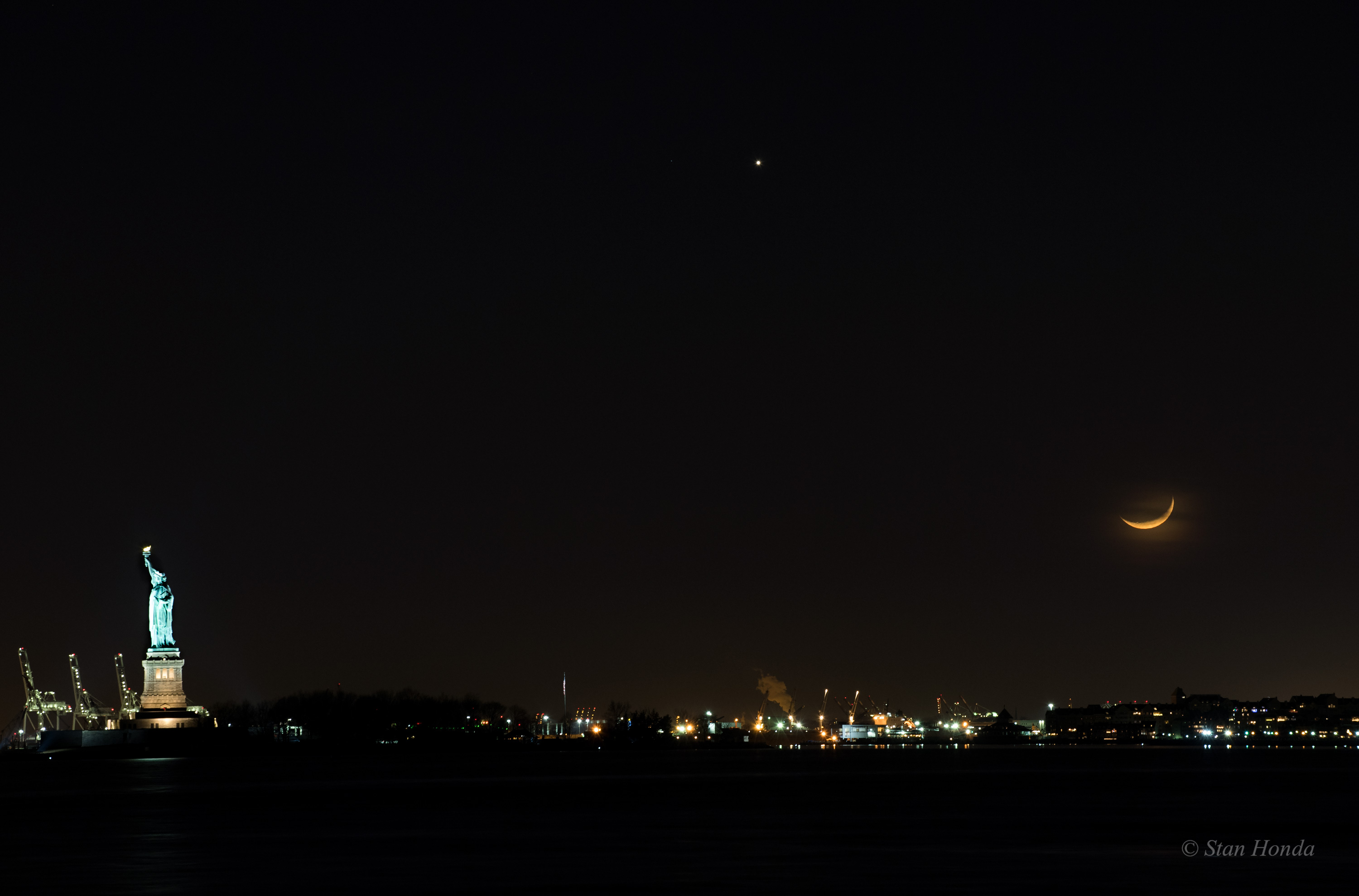 Coucher de lune sur le port de New York