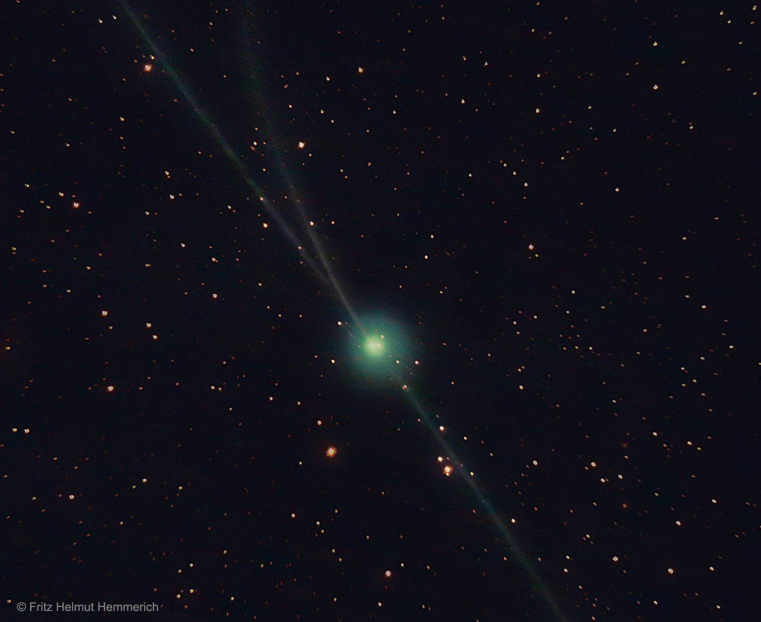 Trois queues pour la comète Encke