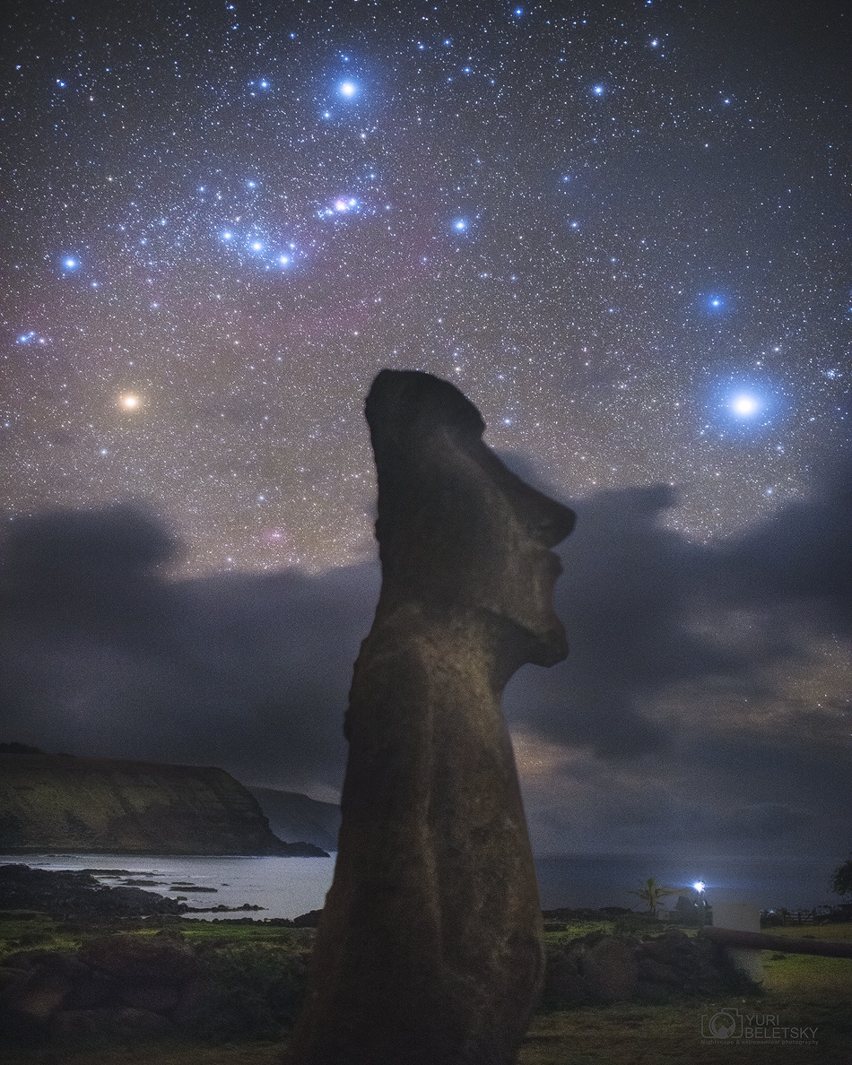 Orion sur une statue de l\'île de Pâques