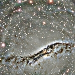 Centaurus&nbsp;A&nbsp;: un courant de jeunes étoiles bleues