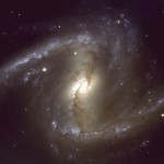 NGC&nbsp;1365&nbsp;: Une galaxie spirale barrée proche