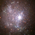 NGC&nbsp;1705, formation d'étoiles, galaxie naine, galaxie irrégulière