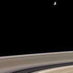 Saturne&nbsp;: anneaux sales et lune propre
