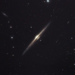 NGC 4565 : une galaxie vue par la tranche