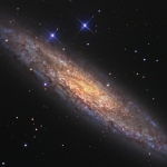 NGC 253 : Un univers-île poussiéreux
